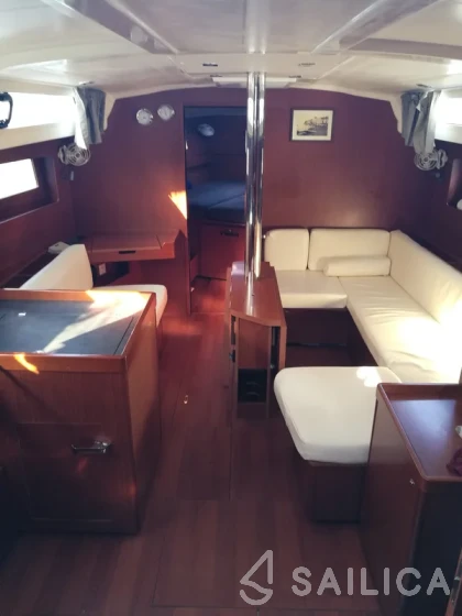 Oceanis 41.1 - Yacht Charter Sailica