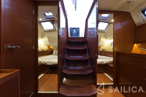 Oceanis 41.1 - Yacht Charter Sailica
