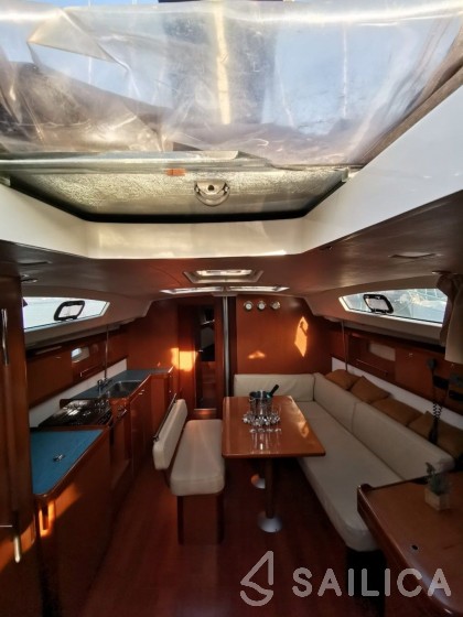 Oceanis 43 - Yacht Charter Sailica