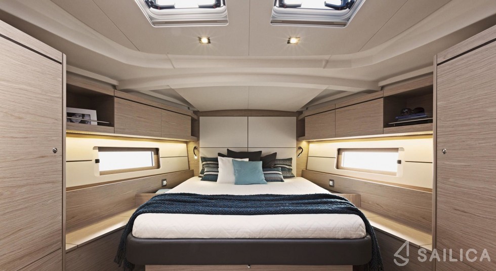 Oceanis 46 - Yacht Charter Sailica
