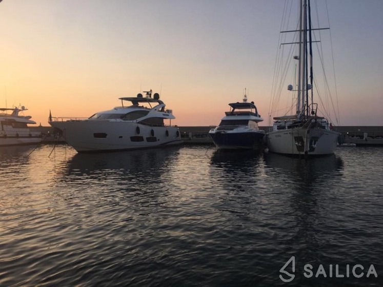 Oceanis 46 - Yacht Charter Sailica
