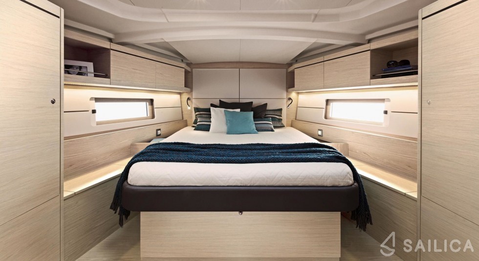 Oceanis 46 - Yacht Charter Sailica
