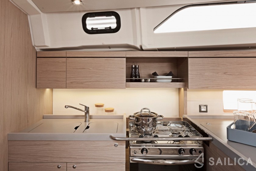 Oceanis 46 - Yacht Charter Sailica