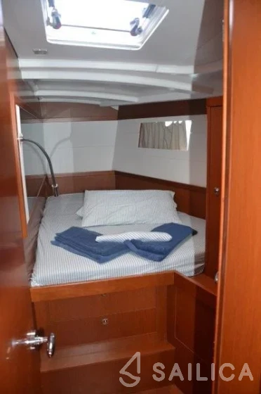 Oceanis 48 - Yacht Charter Sailica