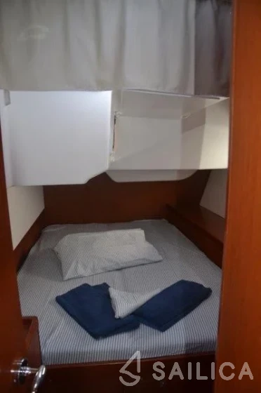 Oceanis 48 - Yacht Charter Sailica
