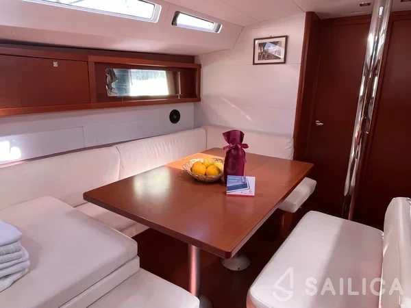 Oceanis 48 - Yacht Charter Sailica