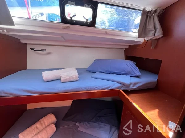 Oceanis 48 - Yacht Charter Sailica