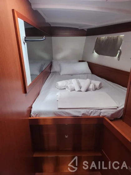 Oceanis 48 - Yacht Charter Sailica