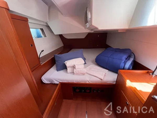 Oceanis 48 - Yacht Charter Sailica