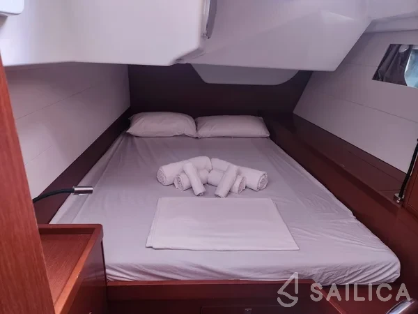Oceanis 48 - Yacht Charter Sailica