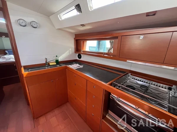 Oceanis 48 - Yacht Charter Sailica