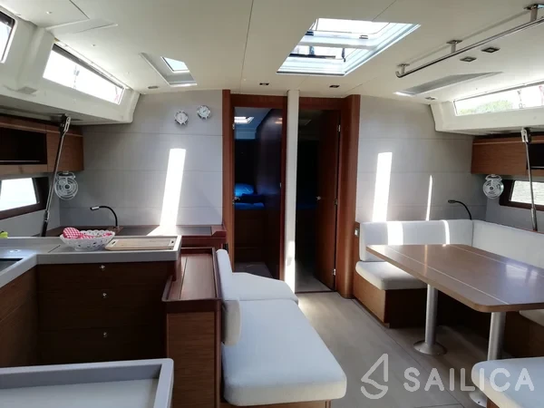 Oceanis 51.1 - Yacht Charter Sailica