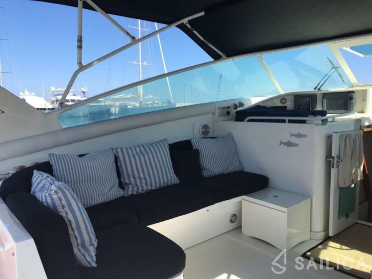 Bertram 38 - Yacht Charter Sailica