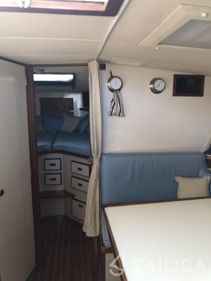 Bertram 38 - Yacht Charter Sailica