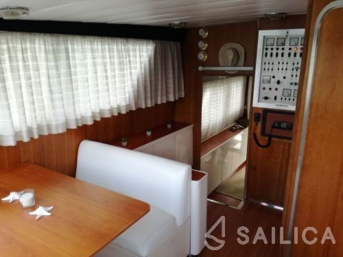 Canados 50 Fly - Yacht Charter Sailica