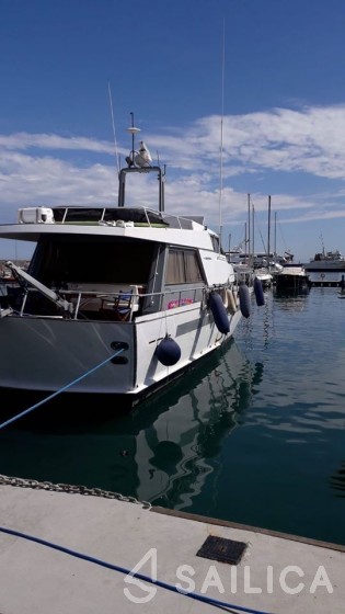 Cantieri di Pisa 56 - Yacht Charter Sailica