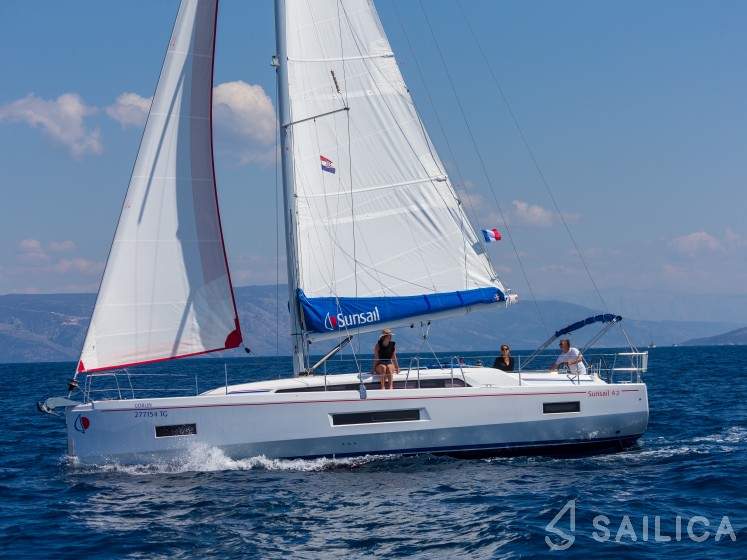 Oceanis 40.1 - Yacht Charter Sailica