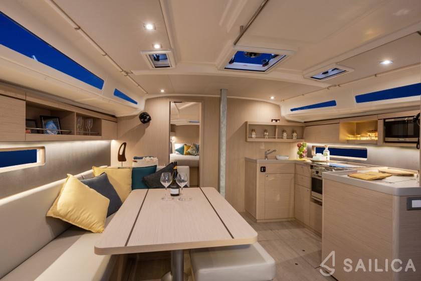 Oceanis 40.1 - Yacht Charter Sailica