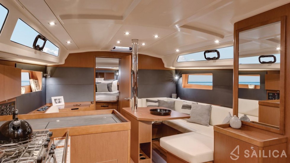 Oceanis 40.1 - Yacht Charter Sailica
