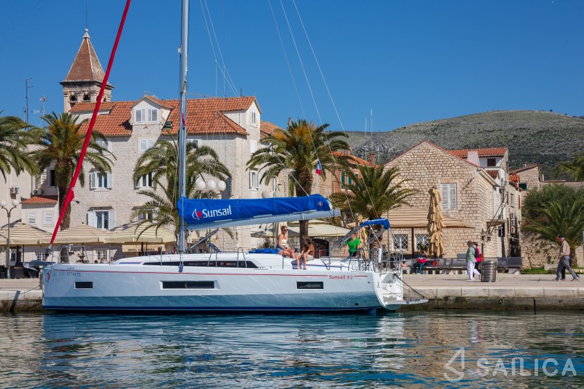Oceanis 40.1 - Yacht Charter Sailica