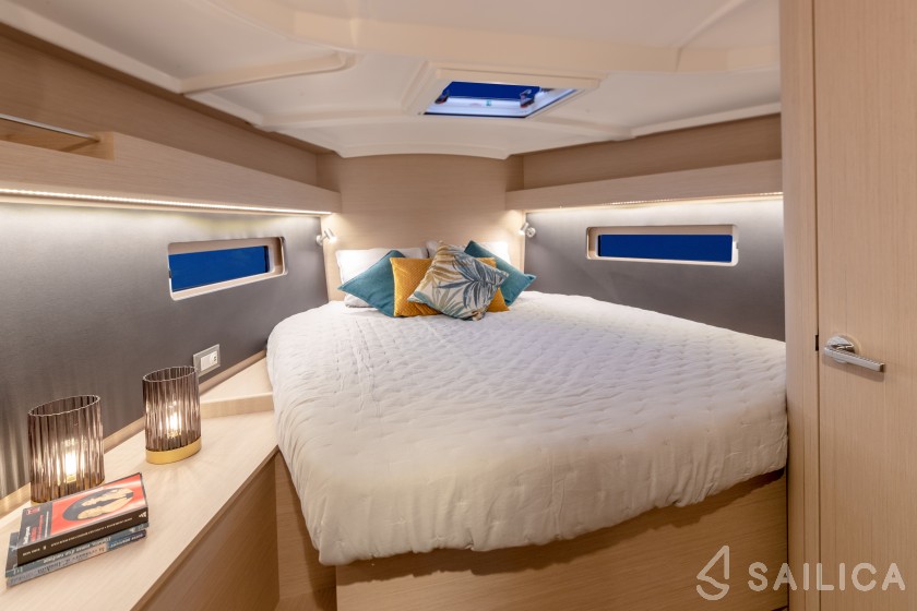 Oceanis 40.1 - Yacht Charter Sailica