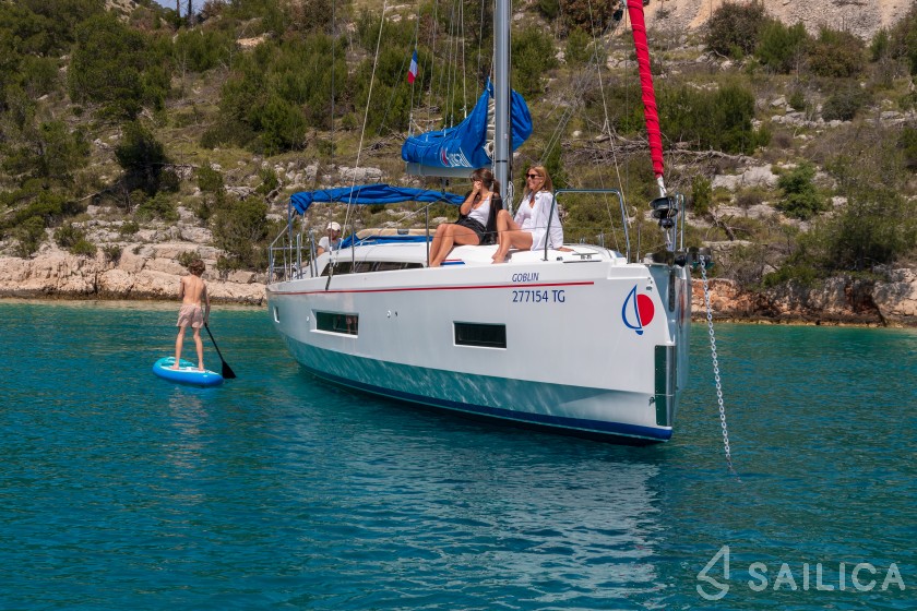 Oceanis 40.1 - Yacht Charter Sailica