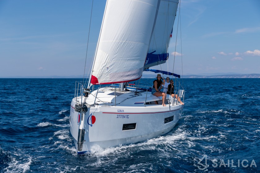 Oceanis 40.1 - Yacht Charter Sailica