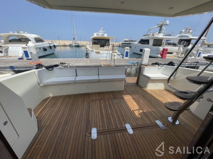 Carnevali 42 Fly - Yacht Charter Sailica