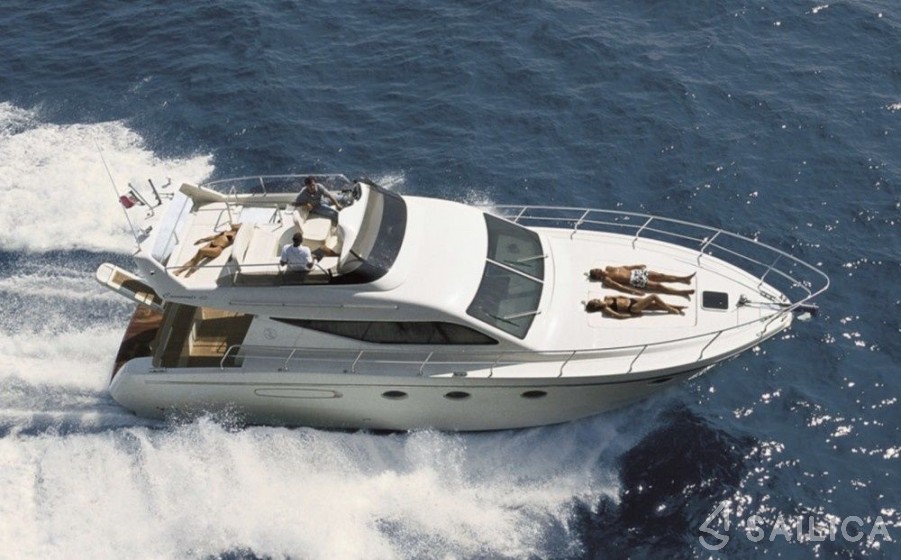 Carnevali 42 Fly - Yacht Charter Sailica