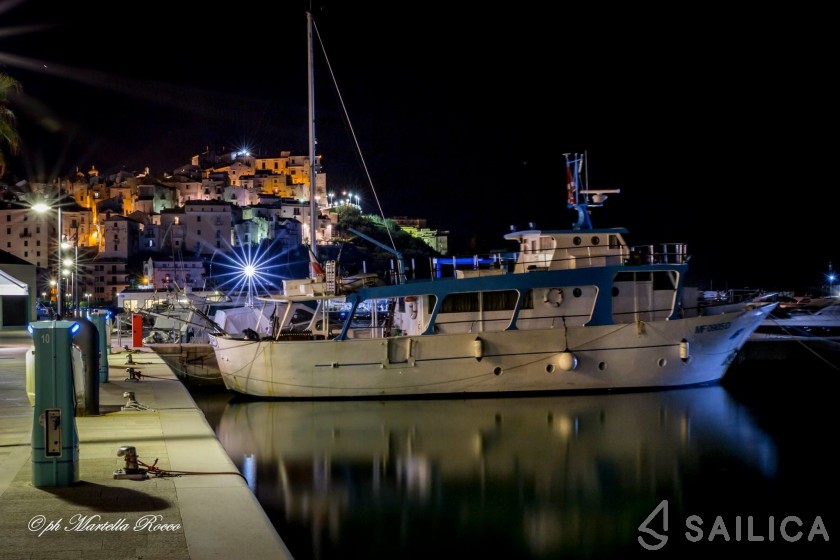 Custom Built - Yacht Charter Sailica
