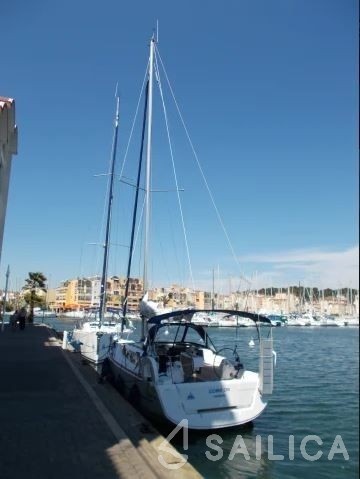 Dufour 310 GL - Yacht Charter Sailica