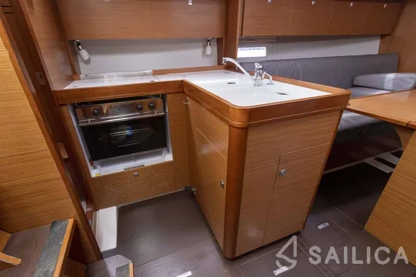 Dufour 360 GL - Yacht Charter Sailica