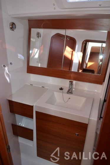Dufour 500 GL - Yacht Charter Sailica