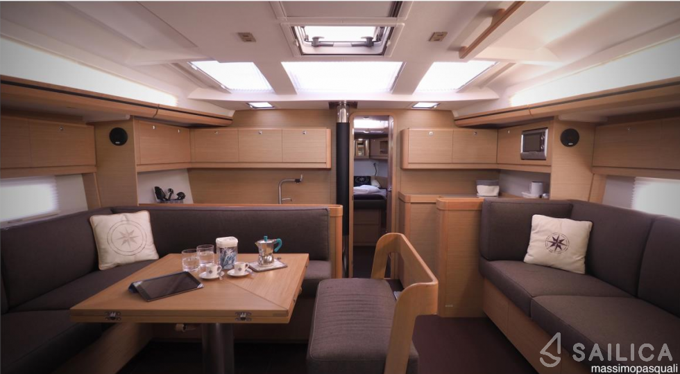 Dufour 525 GL - Yacht Charter Sailica