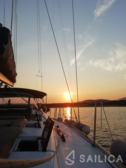 Dufour 525 GL - Yacht Charter Sailica