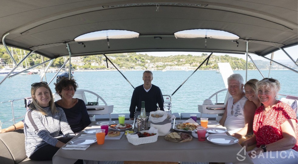 Dufour 525 GL - Yacht Charter Sailica