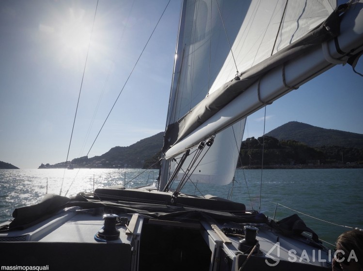 Dufour 525 GL - Yacht Charter Sailica