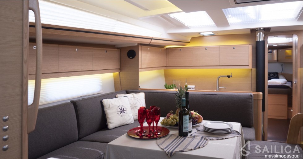 Dufour 525 GL - Yacht Charter Sailica