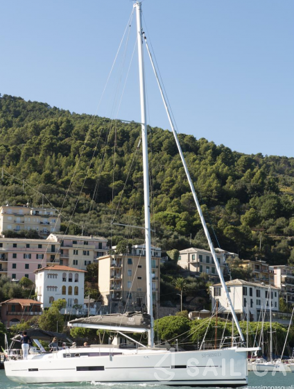 Dufour 525 GL - Yacht Charter Sailica