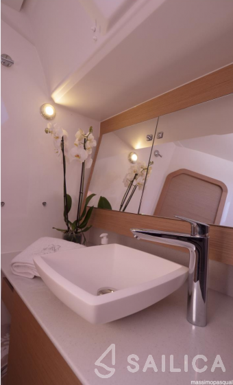 Dufour 525 GL - Yacht Charter Sailica