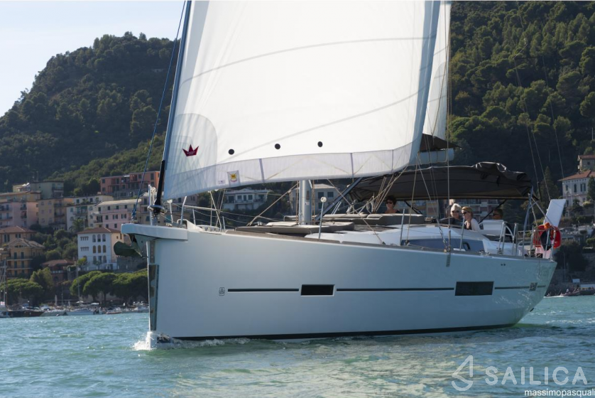 Dufour 525 GL - Yacht Charter Sailica
