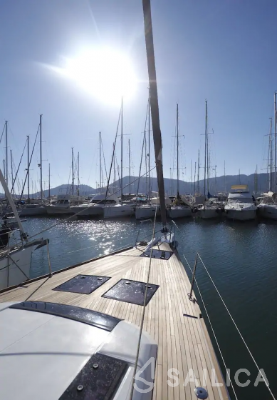 Dufour 525 GL - Yacht Charter Sailica