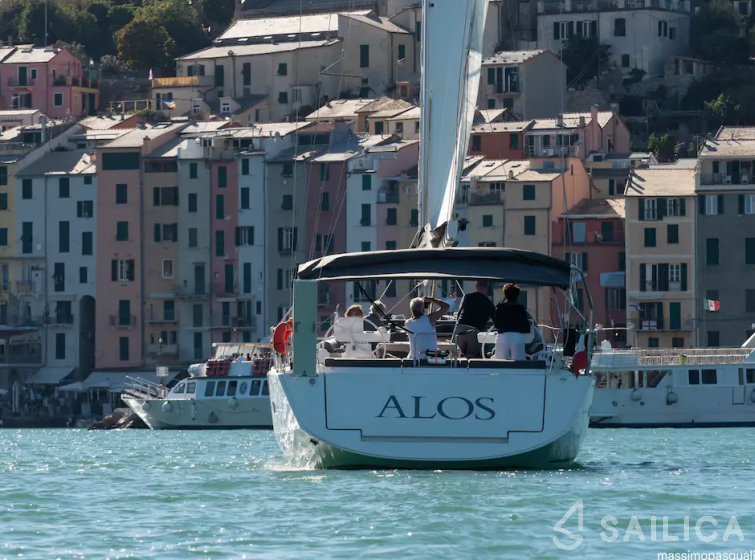 Dufour 525 GL - Yacht Charter Sailica