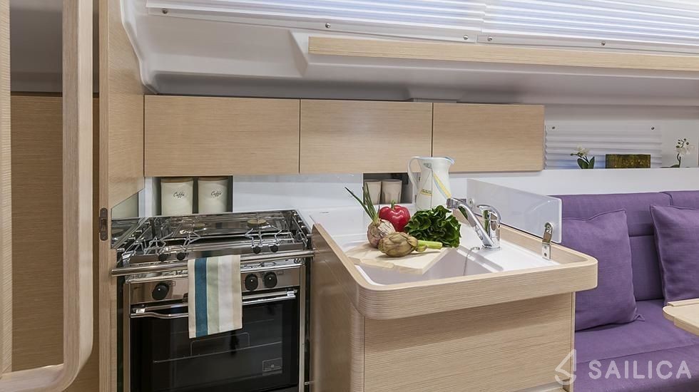 Elan 320 - Yacht Charter Sailica