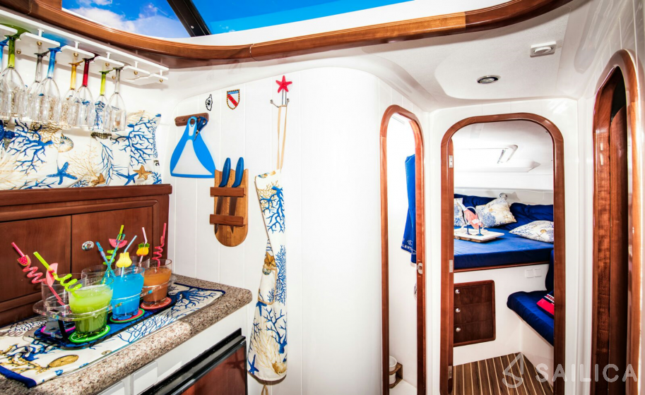 Faeton 10.40 - Yacht Charter Sailica