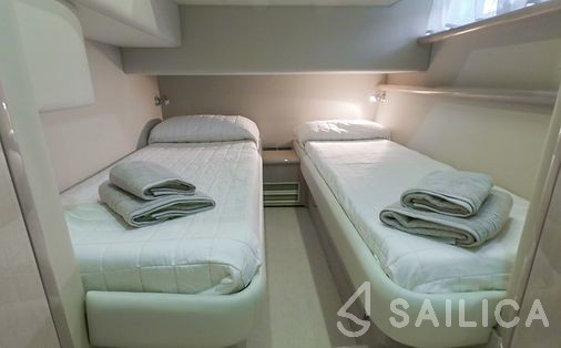 Ferretti 53 - Yacht Charter Sailica