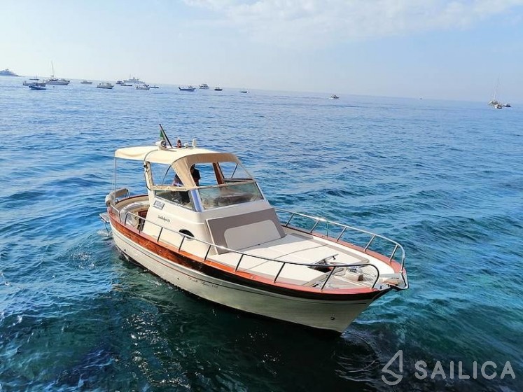 Fratelli Aprea 28 - Yacht Charter Sailica