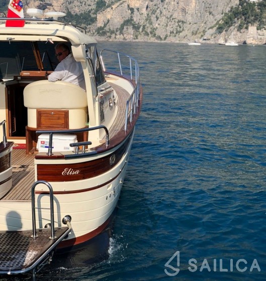 Fratelli Aprea 32 - Yacht Charter Sailica