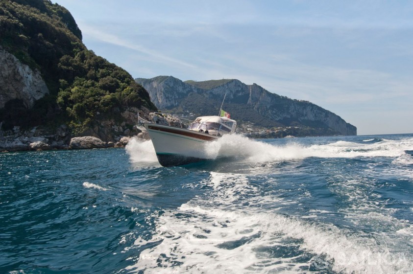 Fratelli Aprea 32 - Yacht Charter Sailica