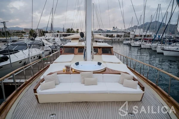 Gulet - Yacht Charter Sailica